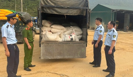 Thu giữ hơn 4 tấn phân bón không rõ nguồn gốc tại Cao Bằng