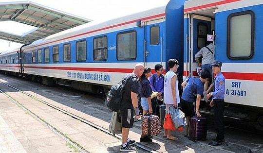 Giá vé máy bay, tàu hỏa dịp 30/4 - 1/5 tăng, giảm ra sao?