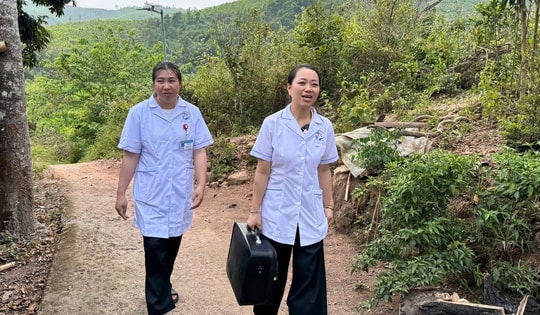 Y tế cơ sở vượt khó chăm sóc sức khỏe người dân vùng cao