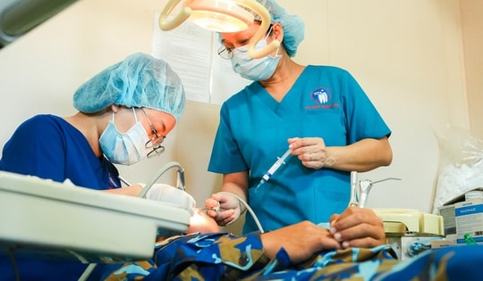 65 y, bác sĩ TPHCM ra Trường Sa chăm sóc sức khỏe cho quân và dân