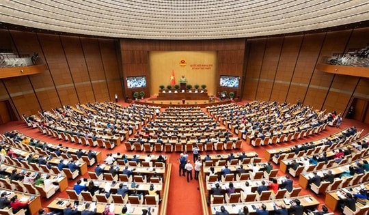 Quốc hội tập trung thảo luận KT-XH, ngân sách và chính sách thuế xăng dầu