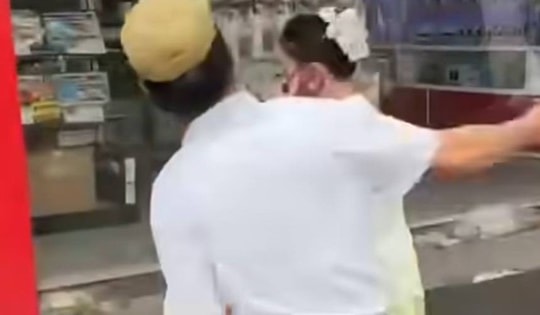 Công an vào cuộc vụ tài xế taxi dùng gạch tấn công hành khách