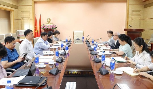 Thứ trưởng Đỗ Xuân Tuyên tiếp và làm việc với chuyên gia cố vấn chính sách y tế của Nhật Bản