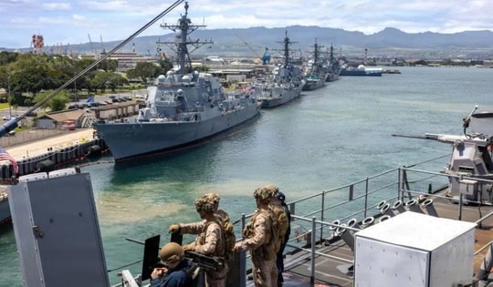 Bệ phóng lạ tại vị trí 'đắt giá' trên tàu chiến Mỹ