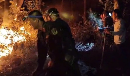 Nắng nóng gay gắt, liên tiếp xảy ra cháy rừng ở Nghệ An