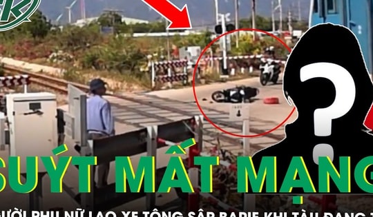 ‘Thót tim’ khoảnh khắc người phụ nữ lao xe vào rào chắn đường sắt khi tàu đang đến gần, suýt mất mạng