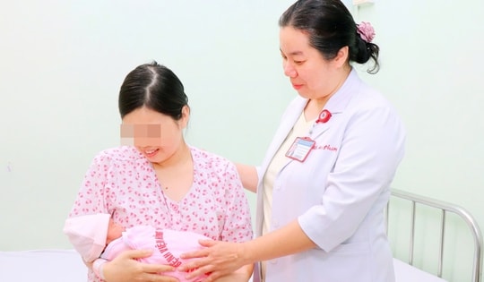 Mổ bắt con và bóc khối u xơ nặng 1,1 kg để cứu mẹ con thai phụ