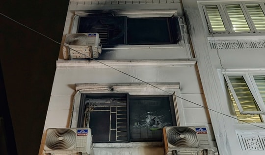 Giải cứu 5 người trong vụ cháy nhà 5 tầng tại Hà Nội