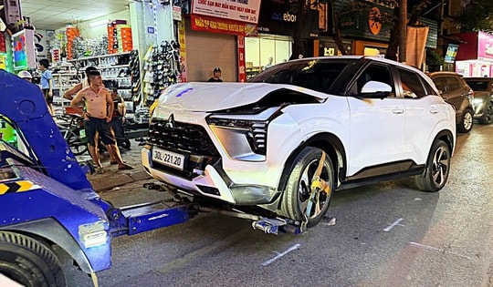 Hà Nội: Nữ tài xế ô tô tông liên hoàn nhiều xe trên phố Doãn Kế Thiện