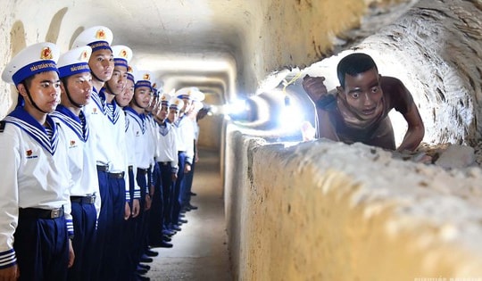 Chiến sĩ mới Vùng 5 Hải quân về nguồn