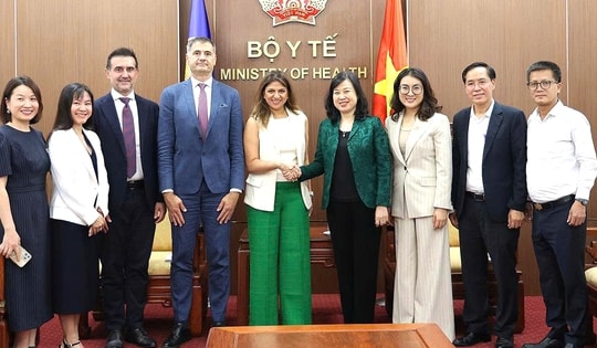 Bộ trưởng Đào Hồng Lan tiếp, làm việc với đoàn lãnh đạo cấp cao Tập đoàn Sanofi