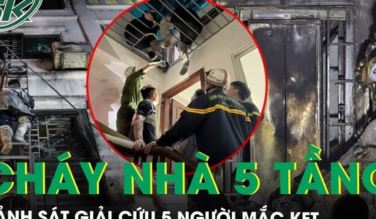Cháy nhà 5 tầng trong đêm ở Hà Nội, cảnh sát giải cứu 5 người mắc kẹt
