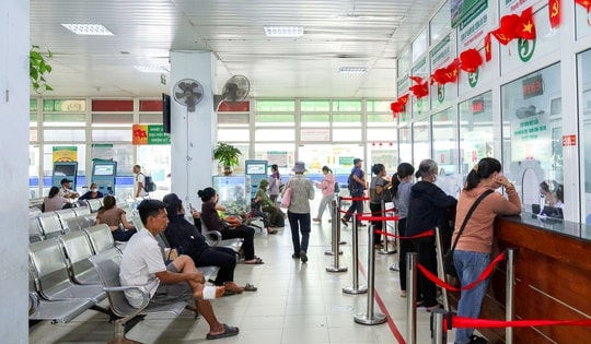 Nắng nóng kéo dài, bệnh viện 'căng mình' đón bệnh nhi và người già