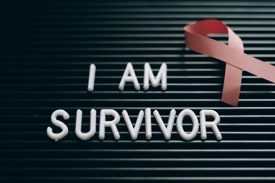 Được chữa khỏi cả HIV lẫn ung thư nhờ yếu tố không ngờ từ người thân