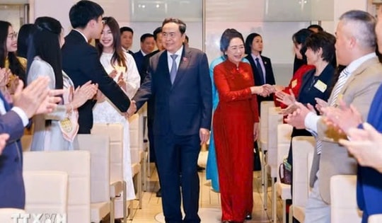 Chủ tịch Quốc hội Trần Thanh Mẫn gặp gỡ cộng đồng người Việt Nam tại Italy