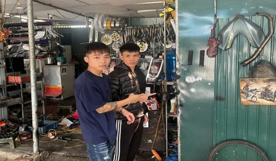 Dán đè mã QR tại các cửa hàng, 2 thanh niên chiếm đoạt tiền bị khởi tố