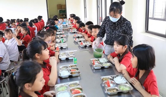 Bữa ăn học đường