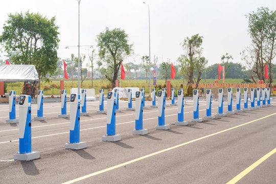 60.000 tủ đổi pin, nạp pin nhanh, chi phí nhẹ giúp xe máy điện VinFast tăng tốc