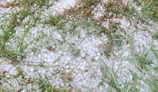 Mưa đá, lốc xoáy gây thiệt hại ở Quảng Ngãi