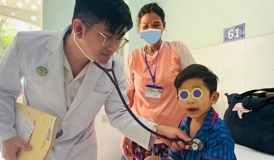 Phát hiện tim bẩm sinh khi khám tầm soát Ngày sức khoẻ toàn dân, bé trai 3 tuổi được hỗ trợ điều trị 100%