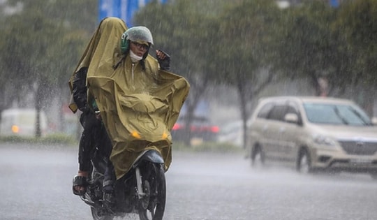 Miền Bắc, miền Trung mưa dông mạnh hôm nay