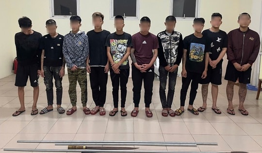 Bị đuổi đánh lúc rạng sáng, thiếu niên 16 tuổi lao lên vỉa hè đâm vào cột sắt tử vong