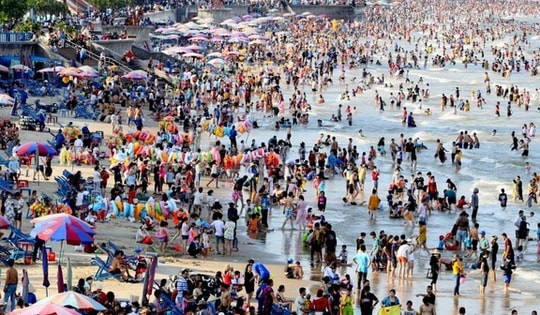 Bộ VHTTDL chỉ đạo siết an toàn thực phẩm, bảo đảm an toàn cho du khách dịp lễ 30/4 và 1/5