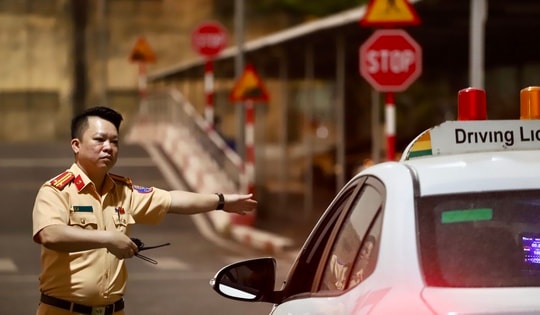 Sát hạch lái xe tại Hà Nội: Dùng công nghệ 'bịt cửa' gian lận