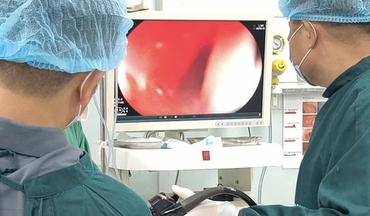 'Khơi thông' lại thực quản cho người phụ nữ 10 năm chỉ ăn cháo loãng