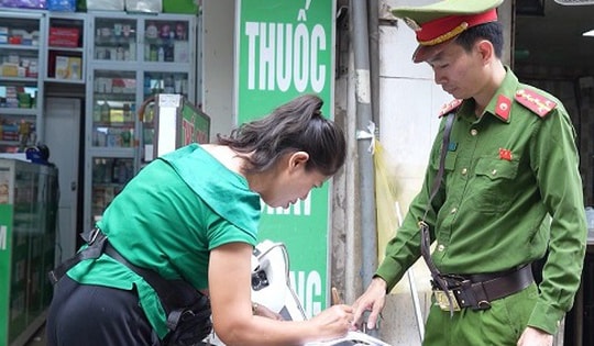 Hà Nội giữ vỉa hè thế nào để người dân vẫn có kế sinh nhai?