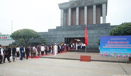 Lời báo công của 54 dân tộc vang lên giữa Quảng trường Ba Đình