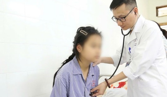 'Hồi sinh trái tim' cho bé gái 14 tuổi thoát lằn ranh sinh tử