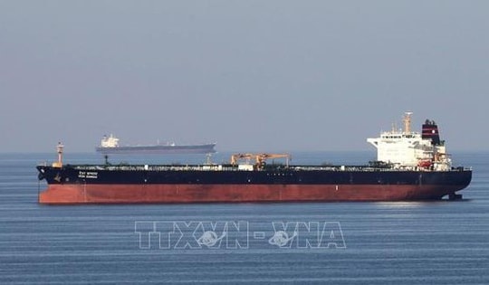 Iran tái áp đặt phong tỏa eo biển Hormuz