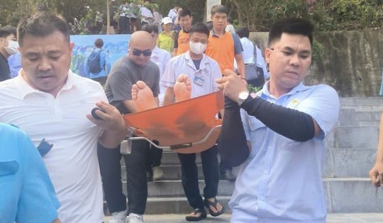 Cấp cứu du khách Trung Quốc bị ngất khi leo đảo Ti Tốp