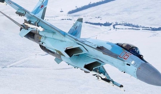 Loạt 'tiêm kích ngoài hành tinh' Su-35 sẵn sàng xuất kích