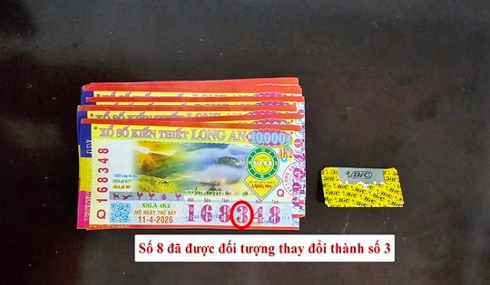 Dùng dao lam chỉnh số 8 thành số 3, người đàn ông 58 tuổi lừa 2 người bán vé số