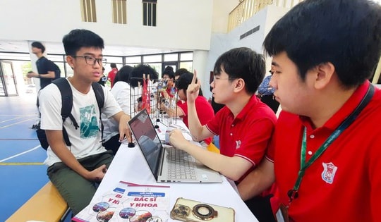 Tuyển sinh Y Dược 2026: Siết chặt đầu vào, mở rộng tổ hợp