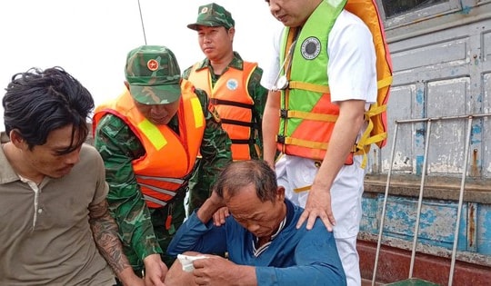 Cấp cứu kịp thời ngư dân gặp nạn trên vùng biển Bạch Long Vĩ
