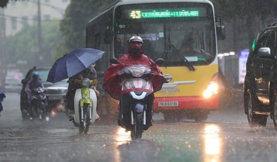 Cảnh báo mưa dông mạnh nhiều khu vực đêm nay