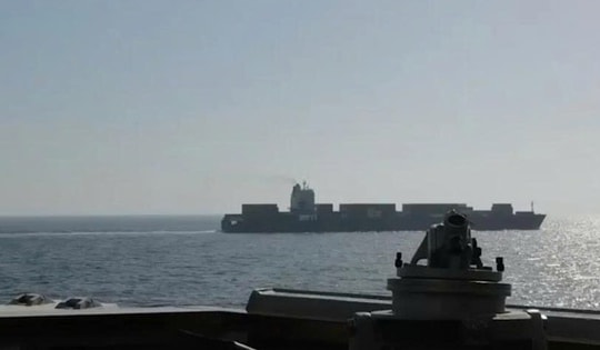 Mỹ bắn hỏng tàu hàng Iran: Quy trình phong tỏa được thực thi ra sao?