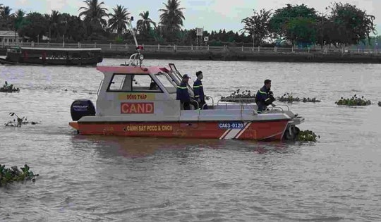 Tìm thấy thi thể 2 người đàn ông rơi xuống sông mất tích sau 2 ngày tìm kiếm