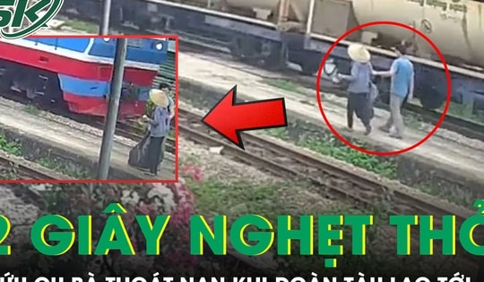 Công nhân đường sắt Nghệ An cứu cụ bà khi đoàn tàu lao tới, thoát nạn trong tích tắc