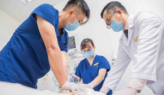 Chuyên gia hồi sức cấp cứu tiết lộ hậu trường những chuyến vận chuyển y tế xuyên biên giới