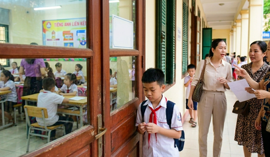 Đề xuất cấm môn liên kết xen giờ chính và kỳ vọng trút gánh nặng của phụ huynh