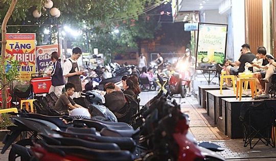 Không gian chung bị 'xẻ thịt' tại chung cư 310 Minh Khai, cư dân bức xúc