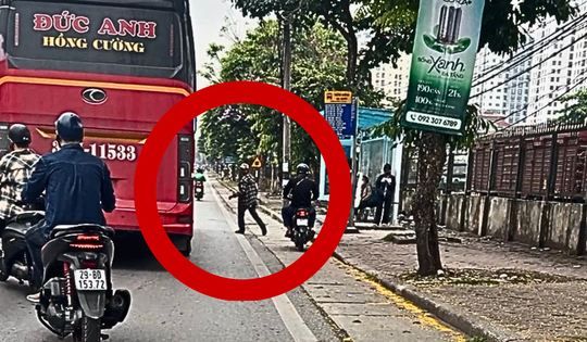 Hà Nội: Ngay dưới hệ thống camera, xe khách vẫn ngang nhiên vi phạm