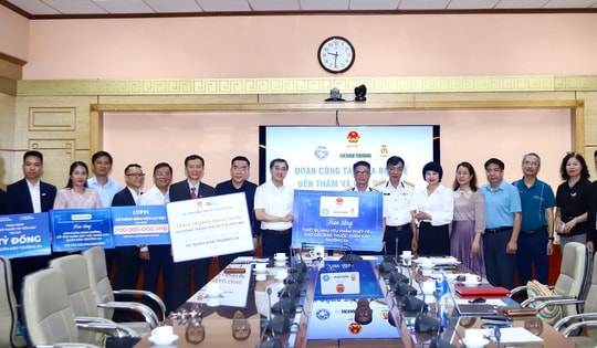 Bộ Y tế tiếp nhận nghĩa tình từ đất liền, chuẩn bị cho chuyến công tác tại Trường Sa