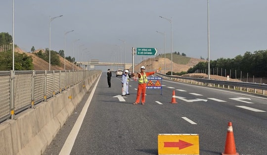 Tạm đóng cửa các đoạn tuyến cao tốc qua Quảng Trị để lắp giá long môn