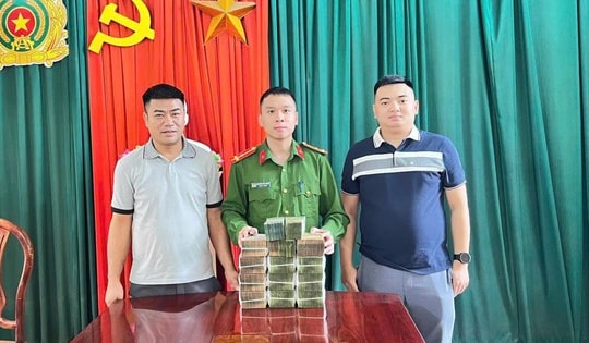 Thấy số dư nhận hơn 2 tỉ đồng từ tài khoản lạ, nam thanh niên vội báo công an