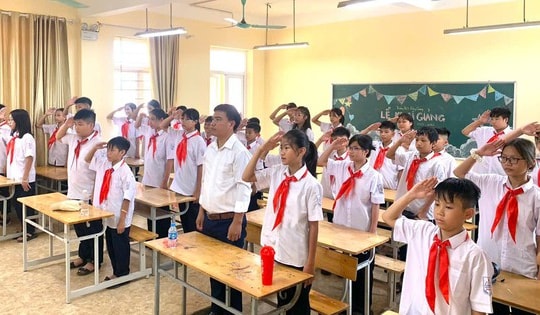 Quyền lợi của giáo viên dạy trẻ khuyết tật tại nhiều trường ở Hà Nội đang bị ‘bỏ quên’ ?